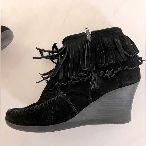 MINNETONKA MOCCASIN Wedge Fringe Ankle Boot - Picture 8 of 15